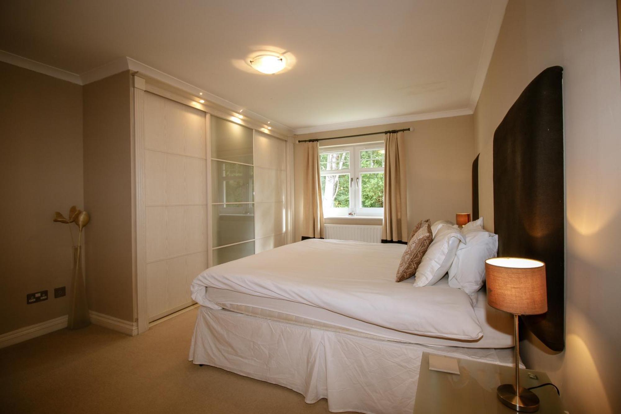Turnberry Apartments Szoba fotó