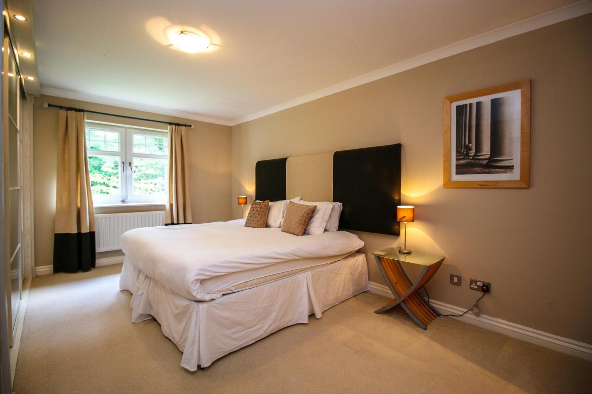 Turnberry Apartments Szoba fotó