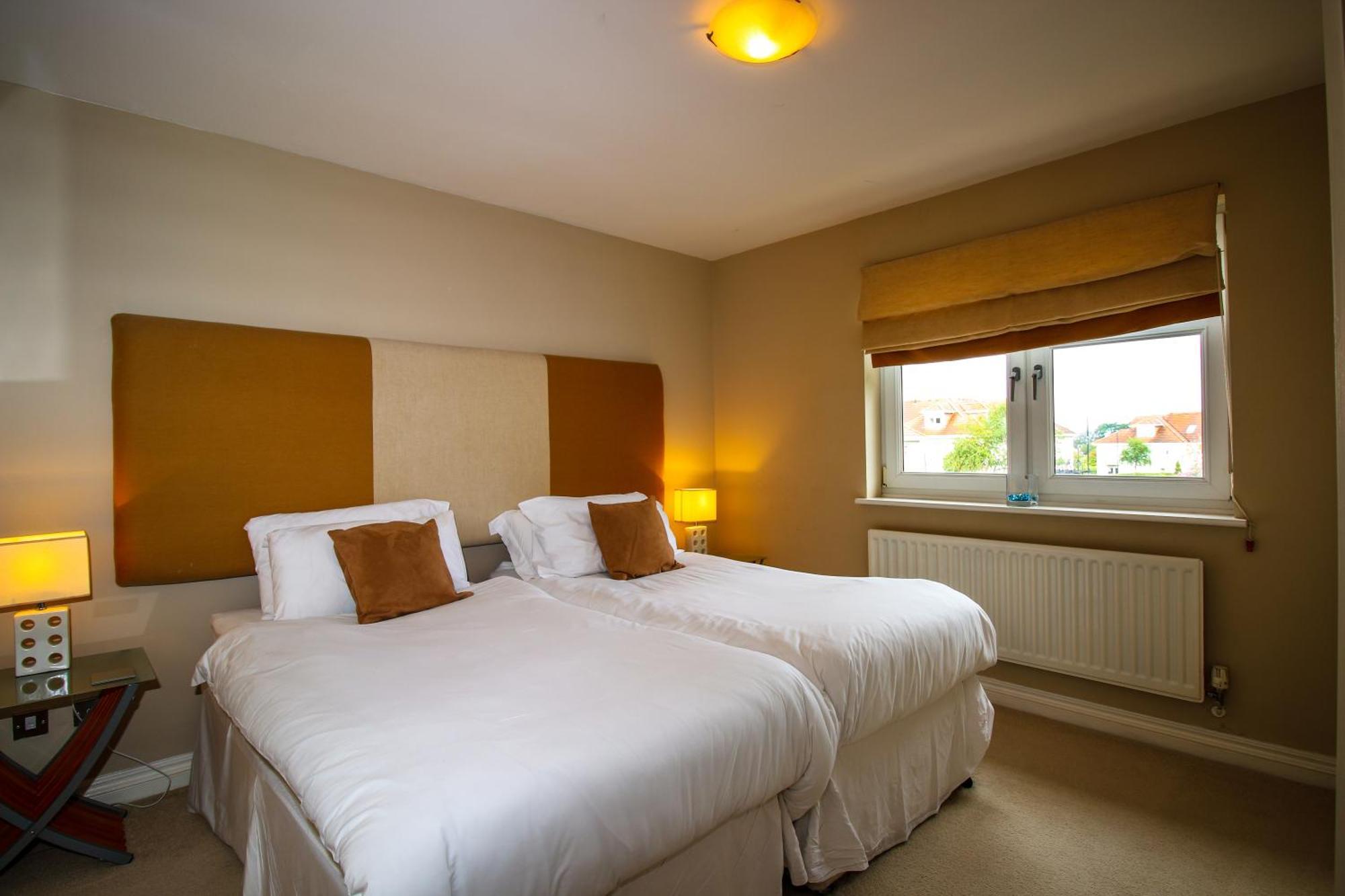 Turnberry Apartments Szoba fotó